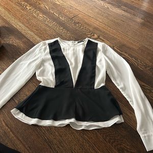 Long sleeve decker top size small